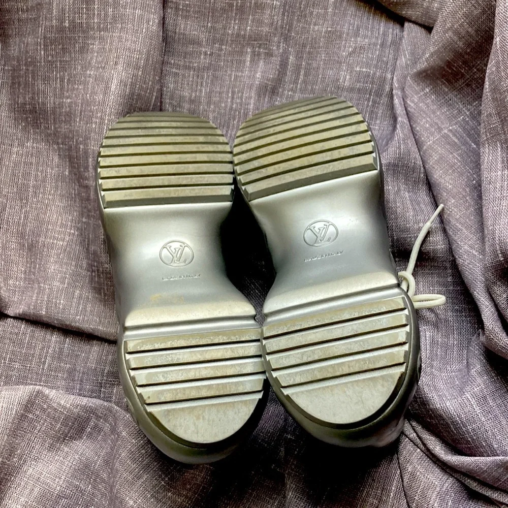 …SOLD..Louis Vuitton Sneakers - Picture 6 of 6